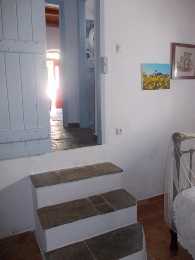 Nyfes Traditional Boutique Faltaina Skyros Bagian luar foto